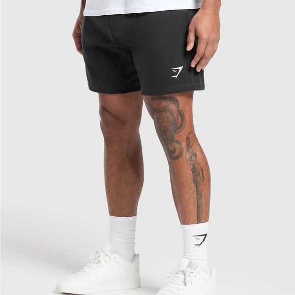 GYMSHARK. Crest 7 Inch Short. New with tags. Medium. - Picture 2 of 8